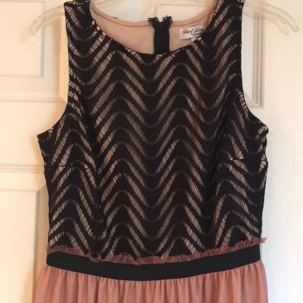 Beautiful black and prink dress!